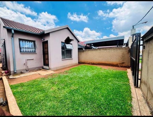 2 BEDROOM HOUSE FOR SALE IN FLEURHOF